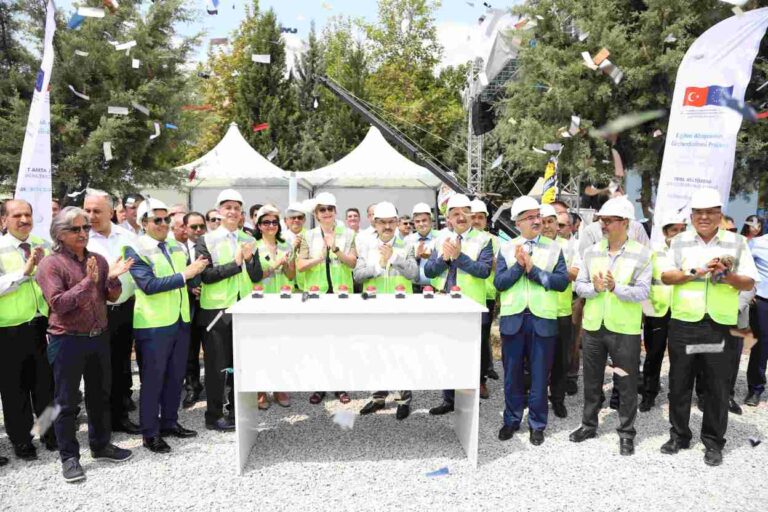 Eğitim altyapısında büyük ölçek